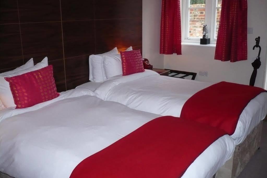 House Of Agnes Hotel แคนเทอร์เบอรี ภายนอก รูปภาพ